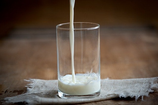 La lactoferrine est présente dans le lait.