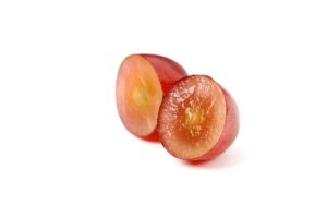 Raisin coupé en deux : bienfaits de l'extrait de pépins de raisin.