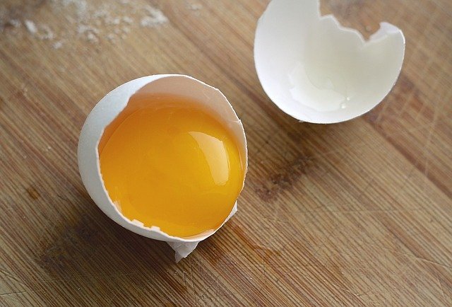 Photo représentant un jaune d'œuf, la lutéine y est présente en abondance.