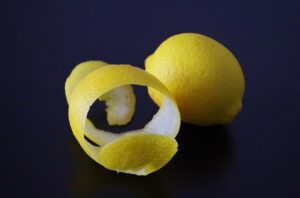 Pectine de fruits présente dans l'écorce de citron.