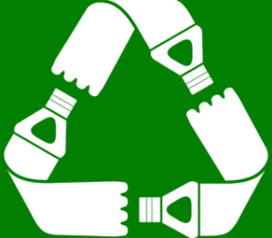 Symbole représentant une bouteille plastique recyclable, quel impact écologique?